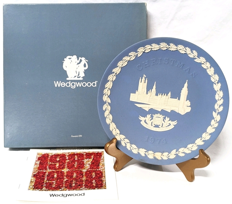 Vintage WEDGWOOD Christmas 1974 The House of Parliament Collectible Plate w Box | 8" Diameter
