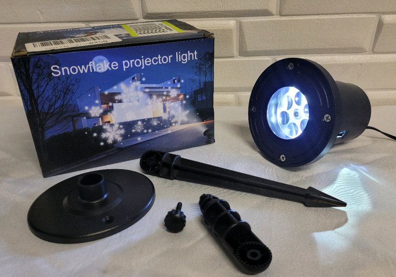 Outdoor Snowflake Projector Light . Working , ground peg clip broken