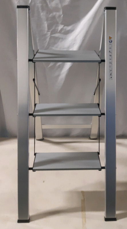 New Folding Metal Heavy Duty 3 Tier Step Stool / Ladder