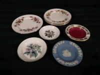 9 Vintage Collectible Plates & Ashtrays - Wedgewood