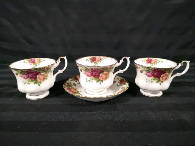 Vintage ROYAL ALBERT Teacups and Saucer