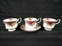 Vintage ROYAL ALBERT Teacups and Saucer
