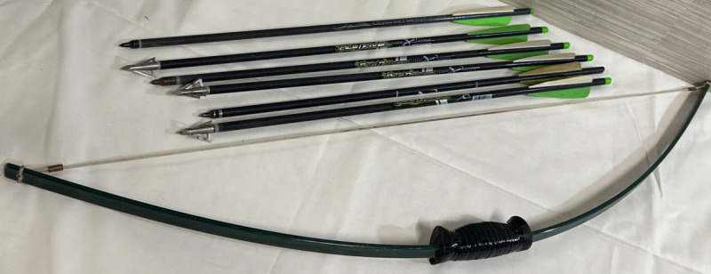 Green Bow 33” Unbranded With 6 Arrows Carbon Express and Easton Pre-owned