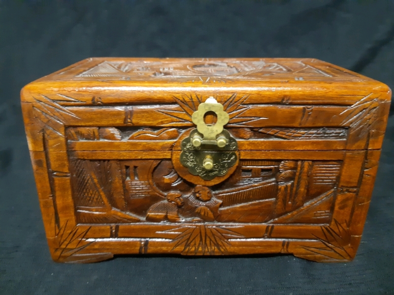 Vintage Carved Wooden Jewelry/ Trinket Box In Good Condition ( 10" x 6" x 6" )