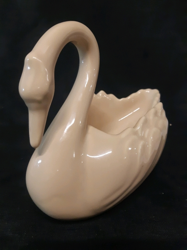 The Collectibles Ceramic Swan Planter ( 4" x 7" x 6.5" )