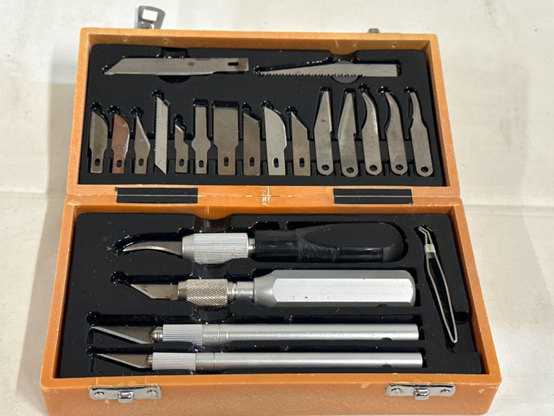 26 Piece Hobby Art Knife Set with Storage Case, Includes 4 Handles, 21 Blades, and Tweezers - Modeling and Drafting Tools