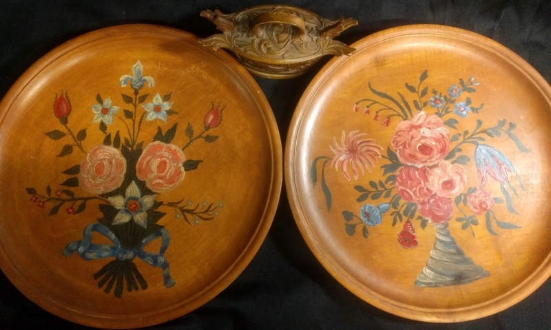 2 Vintage Wood Wall Decoration Plates Painted Floral And Small Wooden Box With Lid