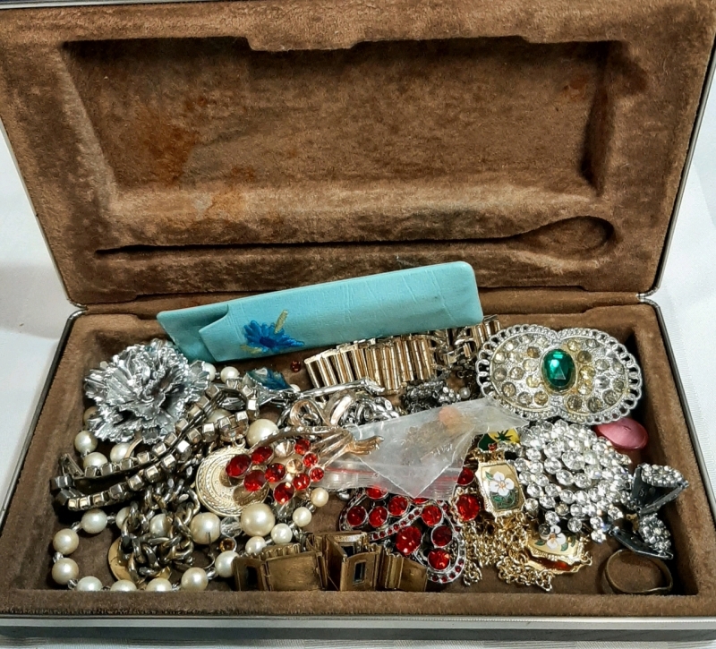 Vintage Jewellery Lot Rhinestones, Pearl's & Bling!