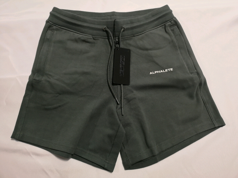 New ALPHALETE Women's Essential Core Shorts: Size Medium (Concrete)