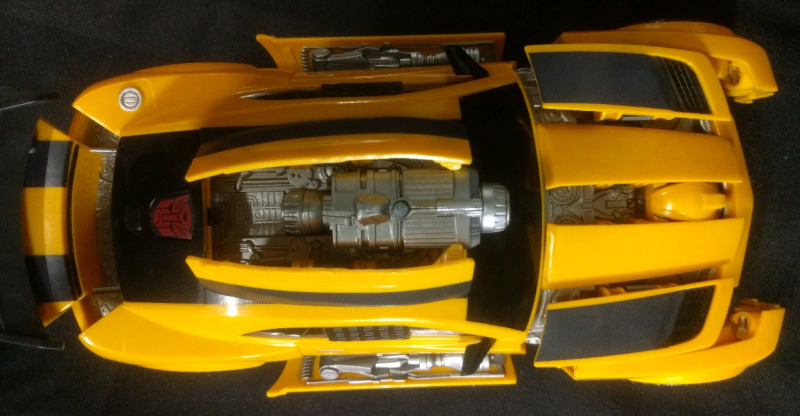 2003 Hasbro Transformers Bumblebee Battery Operated Car Transforms To Battle Car (See Images) Excellent Pre Owned Condition 9.5"x4"X3"