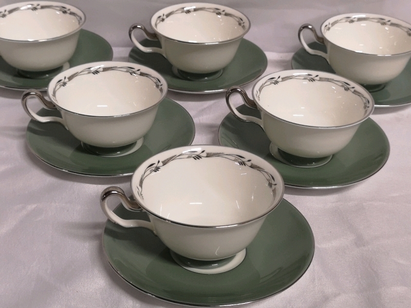 6 Vintage Wedgwood Teacups & Saucers - Halford Pattern