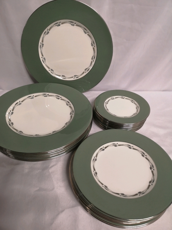 25 Vintage WEDGWOOD Plates - Halford Pattern