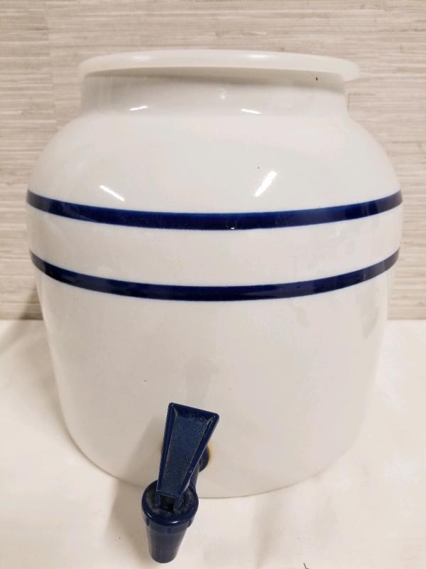 Ceramic water dispenser crock