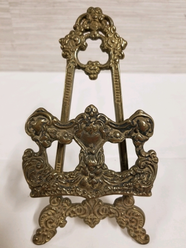 Vintage brass easel plate/picture holder