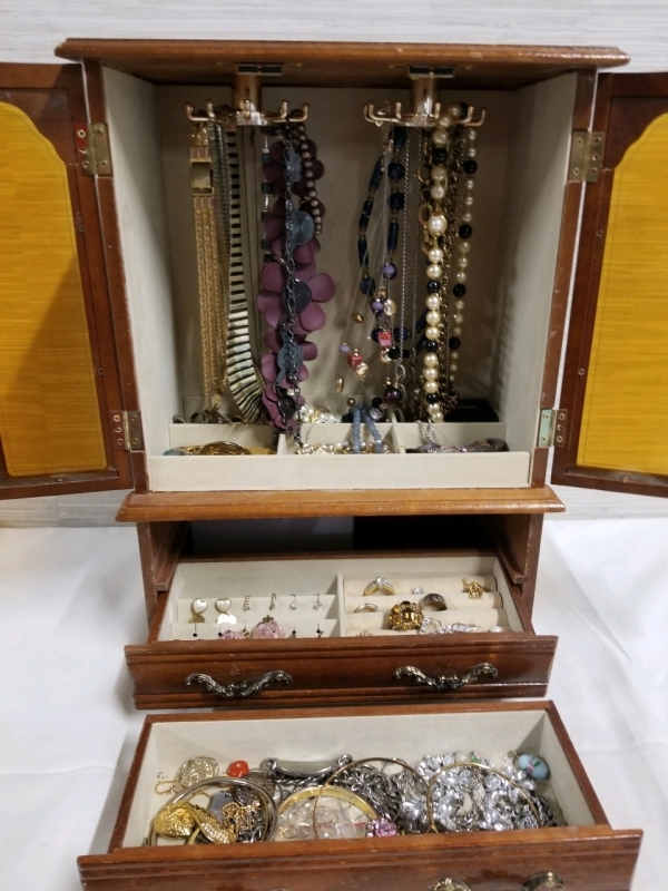 Vintage Wooden Jewelry Box With Contents