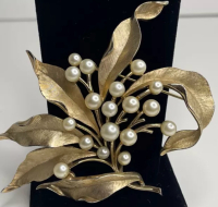 Crown TRIFARI Vintage Large Spray Brooch Signed