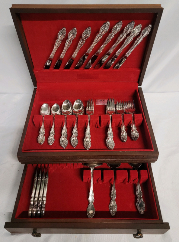 Oneida Rogers Baroque Rose Silverplate Silverware Set in Wood Case . 63pc. Set , Appears Complete