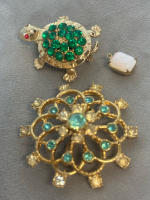 Vintage Rhinestone Green Turtle Lacy Rhinestone Demure Opal Charm