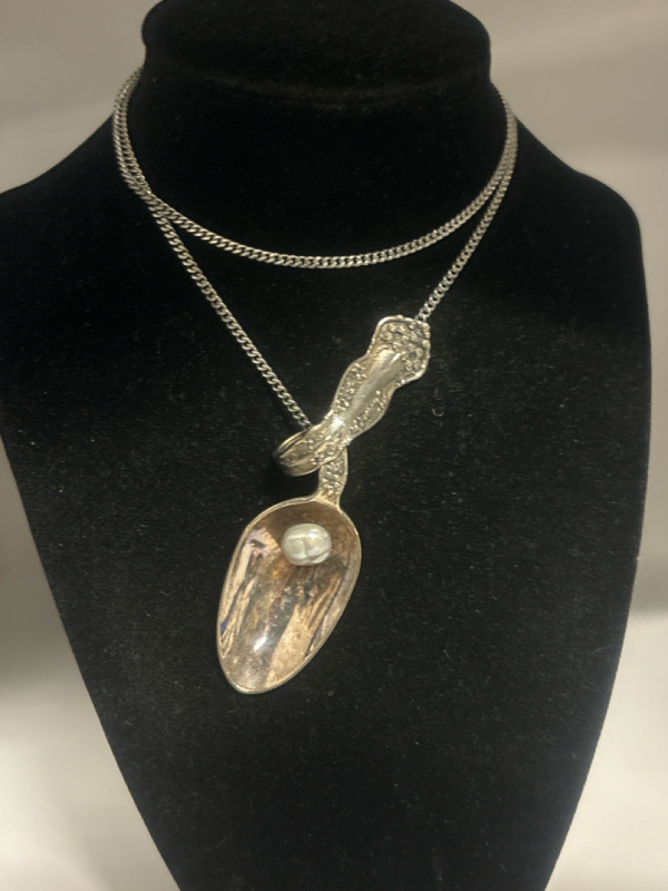 Unique Spoon Design Set Pearl Pendant on Chain