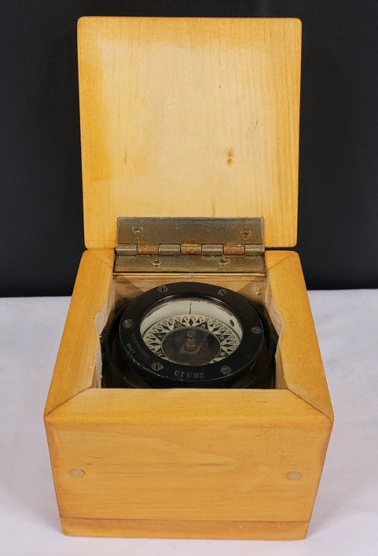 Vintage STAR Boston USA Compass in Box . Box measures 5"×4.5"×5" . Working