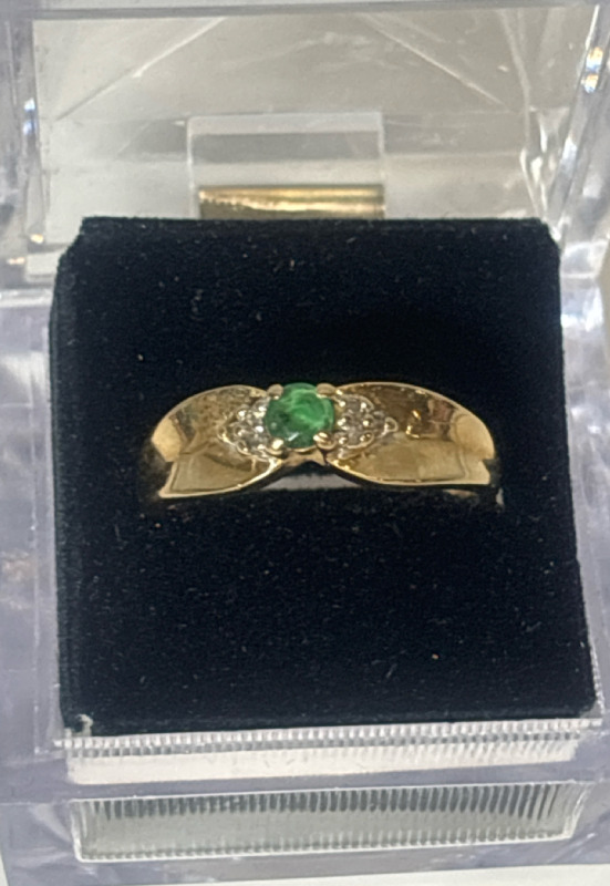 10K Gold Emerald Ring Side Stones Band Ring