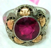 Gorgeous Size 6 14k Gold Ring with Large, Clear Inset Ruby