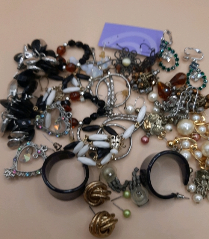 15-20 Pairs of Vintage Earrings