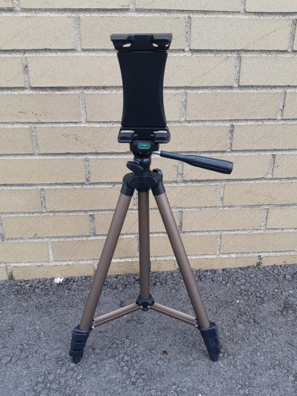New Emart Extendable Phone / Tablet Holder With Remote For Taking Pictures In one Click of A Button From 21" - 42" Tall