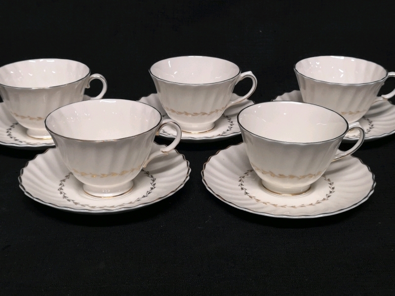5 Vintage ROYAL DOULTON Teacups & Saucers - Adrian Pattern
