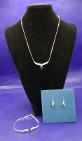 Vintage Avon Green Oval 3 Piece Set 16" Necklace, Bracelet and Earrings