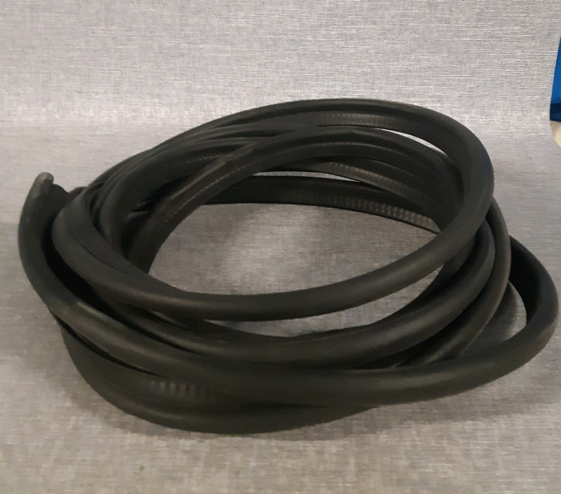 New 20 Foot Long Rubber Door Seal