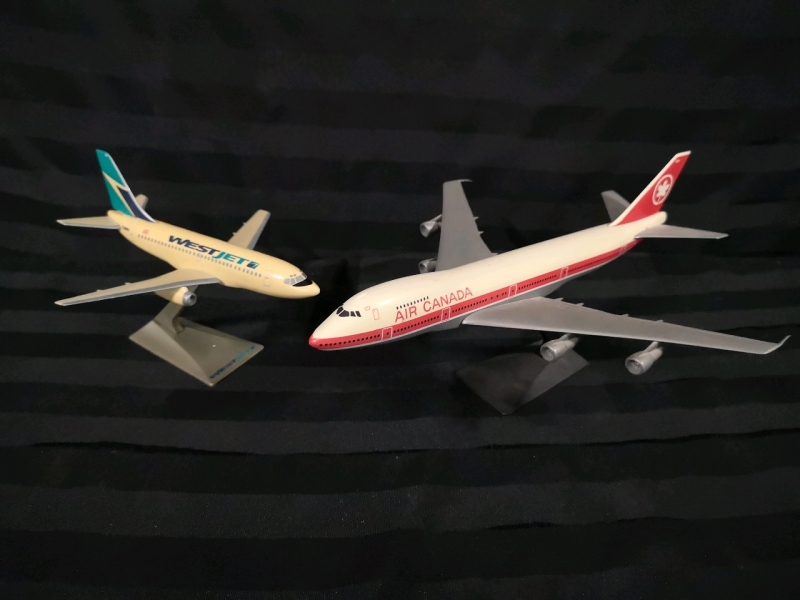 2 Plane Models - Westjet & Air Canada