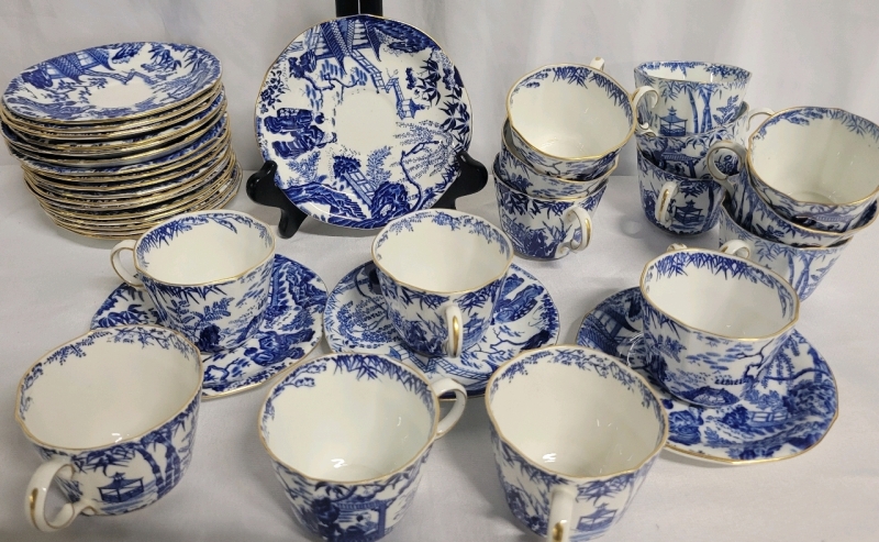 Vintage Royal Crown Derby Tea Set 15 Tea Cups & 21 Saucers, All Rings True Mikado Pattern