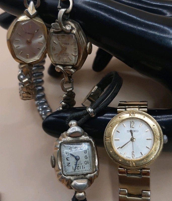 Vintage Watch Lot Including a Seiko Unable to test