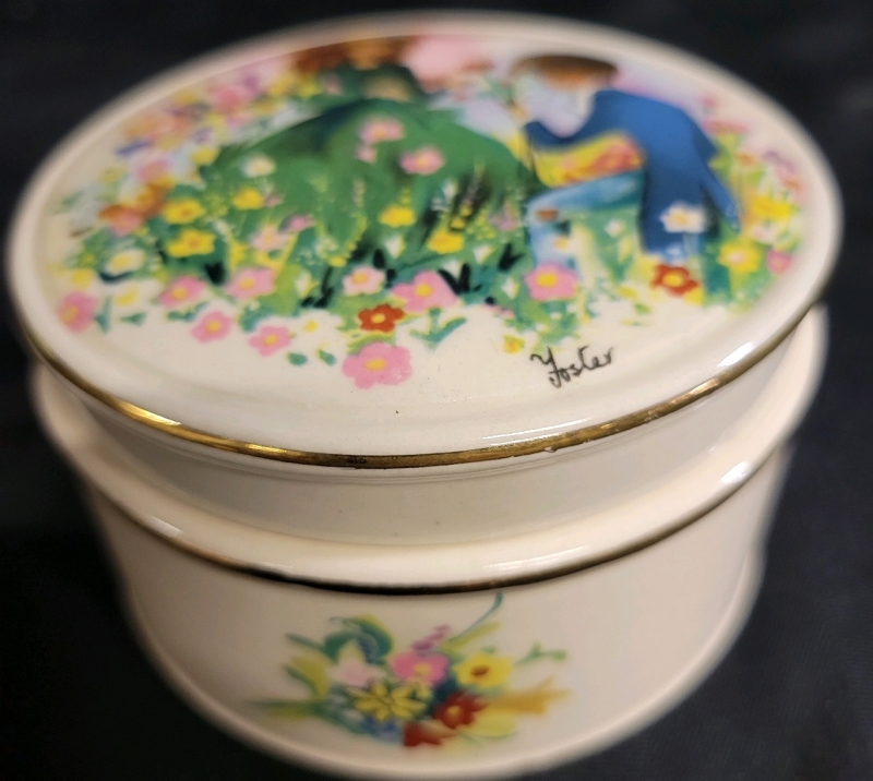 Vintage Sadler Pottery England Ceramic Floral Round Lidded Trinket Box/Jar/Container 9.25x6.5cm<br/>