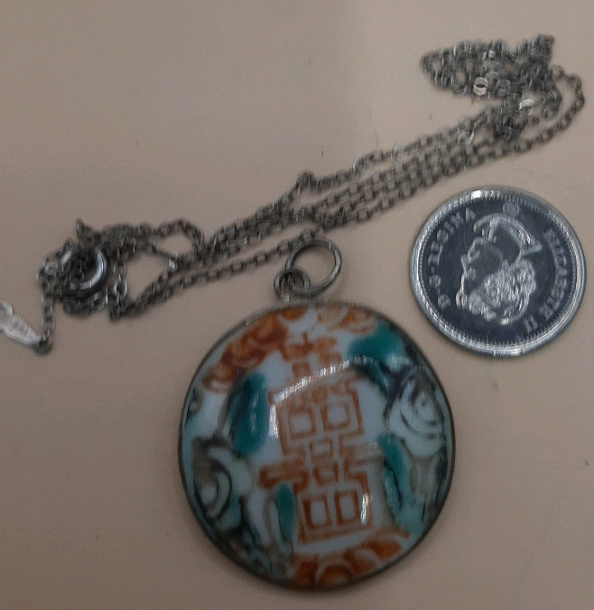 Vintage Sterling Silver Chain Hand Painted Polished Shell w/ Symbol for Happiness