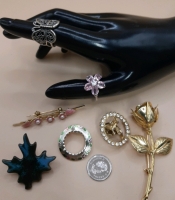 5 Vintage Pins & 2 Rings