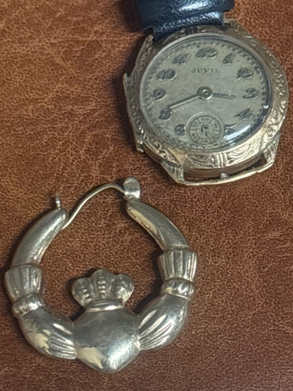 10K Yellow Gold Vintage Juvil Watch 10K Single Celtic Hoop Earring As Is