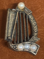 Vintage Pearl Irish Sol dOr Celtic Harp with Pearls Signed