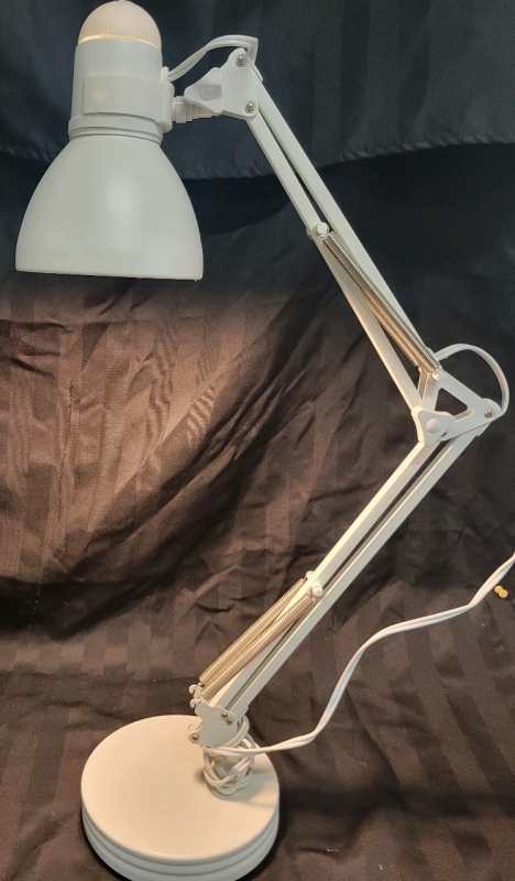 Foldable Lamp And Base, Expand To 27" Tall 7" Base Circumference Excellent Condition