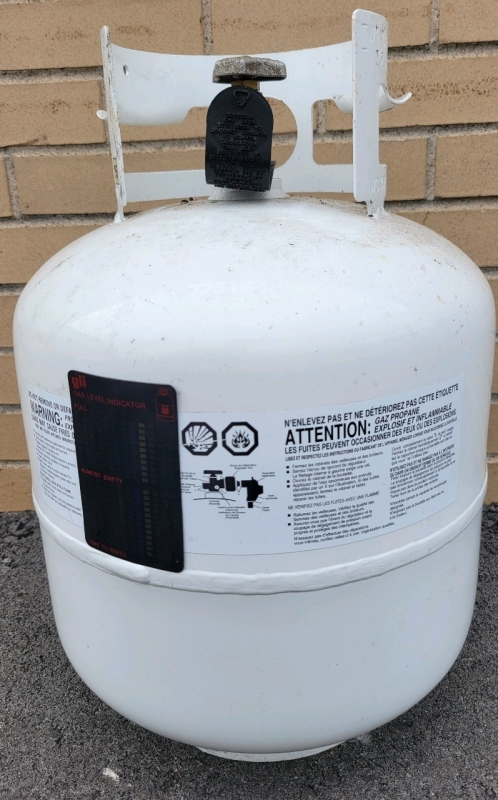 Regular Propane Tank Feels 3/4 Full Excellent Condition