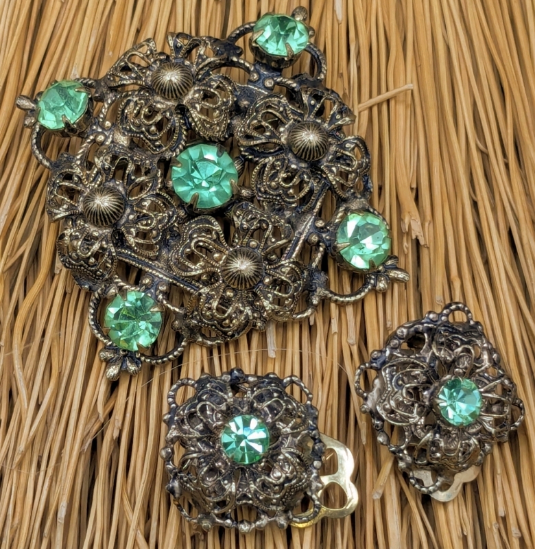 Gorgeous Vintage 3-Piece Filigree Brooch & Earrings Set with Uranium Glass Rhinestones in Earrings