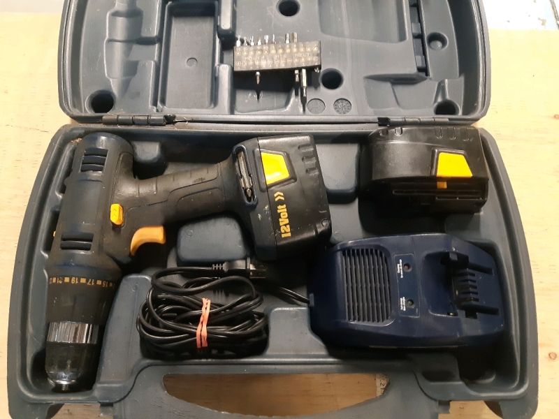 Mastercraft 12v Cordless Drill With Extra Battery, Battery Charger, Spare Drill bits & Carry Case * Tested & Working *