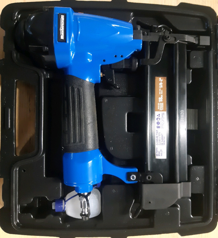 Mastercraft Air Powered 18Ga Brad Nailer For Roofing ⅝" -2" Size Nails( Appears To Be New Never used )