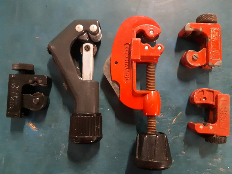 5 Hand Held Metal Pipe Cutters Ranging in Size From 2" - 6"