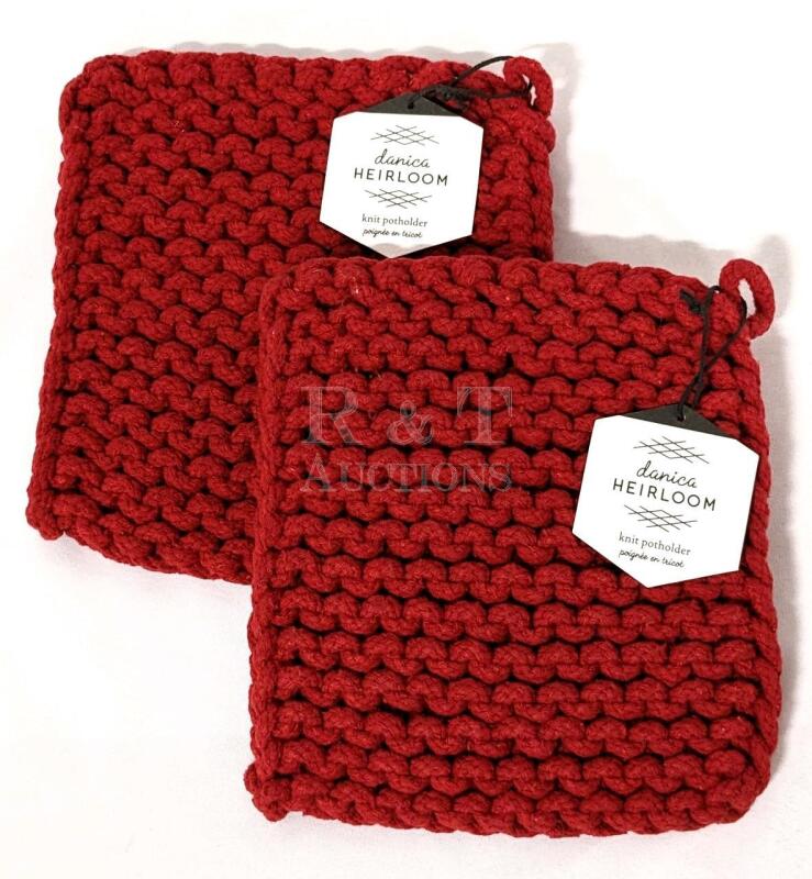2 New DANICA HEIRLOOM Knit Potholders 8x8 Chilli