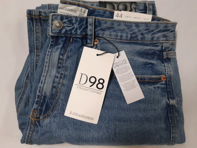 New Stradivarius | Mens Size 44 Stright Vintage Jean's