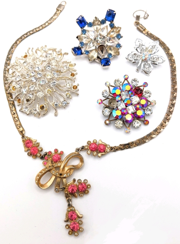 4 Vintage Brooches & Vintage Necklace with Attached Pendant All Missing Stones | Largest has a 2.5" Diameter