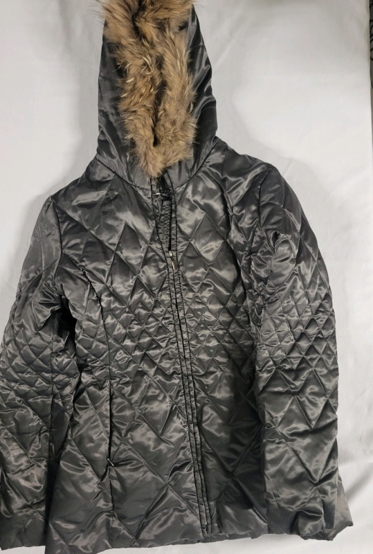 Large Laundry Jacket By Design With Faux Fur Hood 100% Polyester