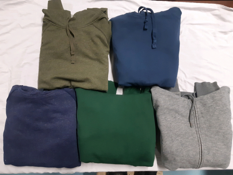 Sweater Lot Size Ranging From Medium To Large ( Assorted Brands )